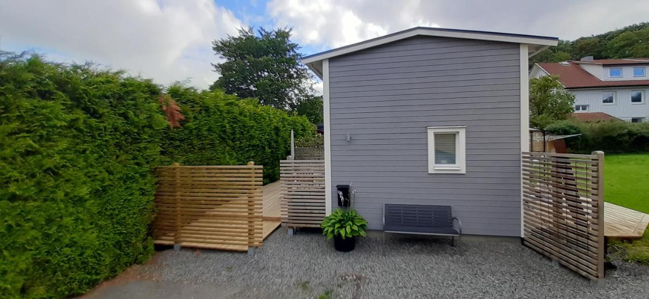 Tiny Grey House With Loft, 15 Min From City Center 예테보리 외부 사진