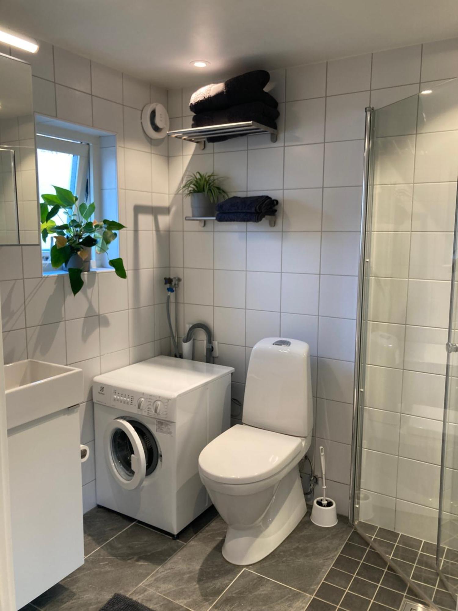 Tiny Grey House With Loft, 15 Min From City Center 예테보리 외부 사진